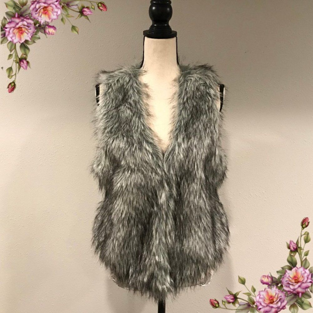 Faux fur grey sleeveless vest‎